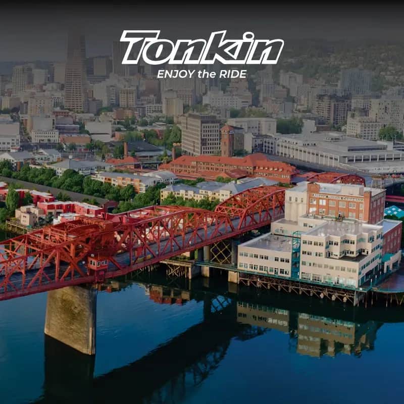 Fall into Adventure - Tonkin - Scenic Columbia River Gorge with Vista House